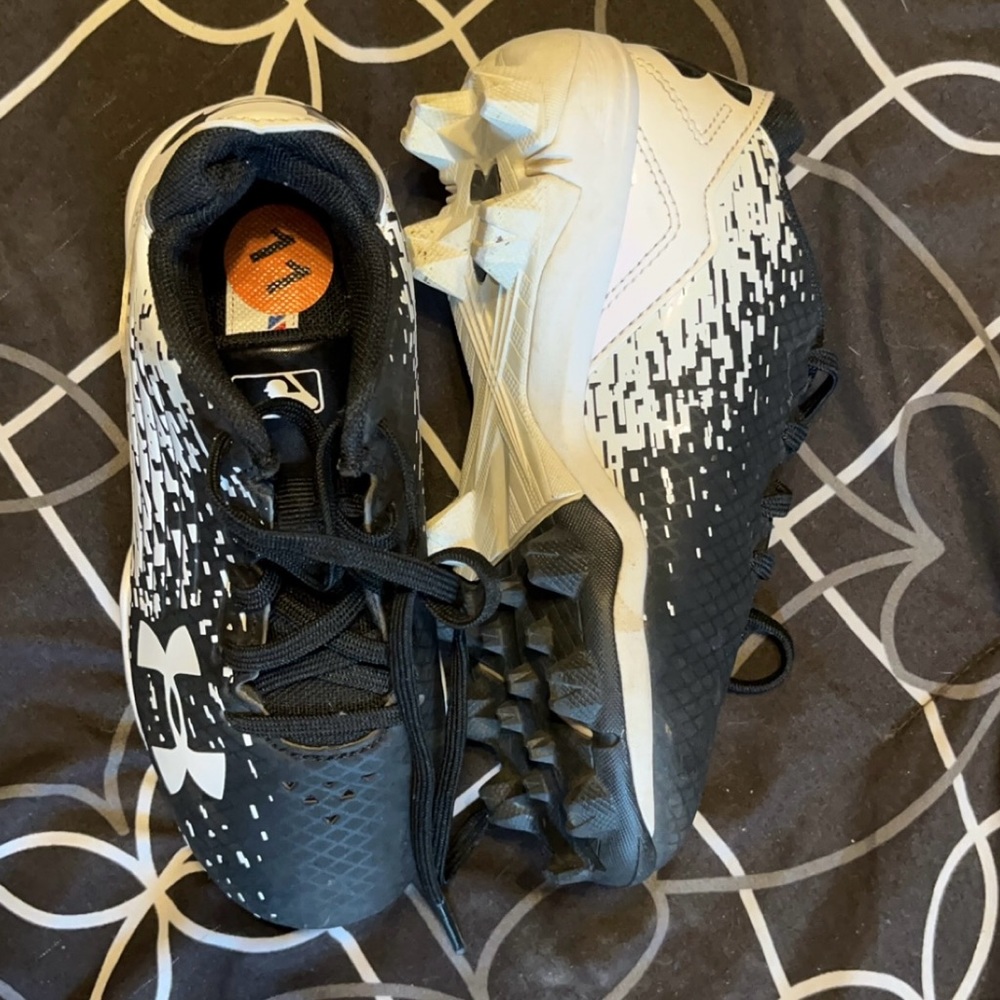 Size 11 soccer shoes